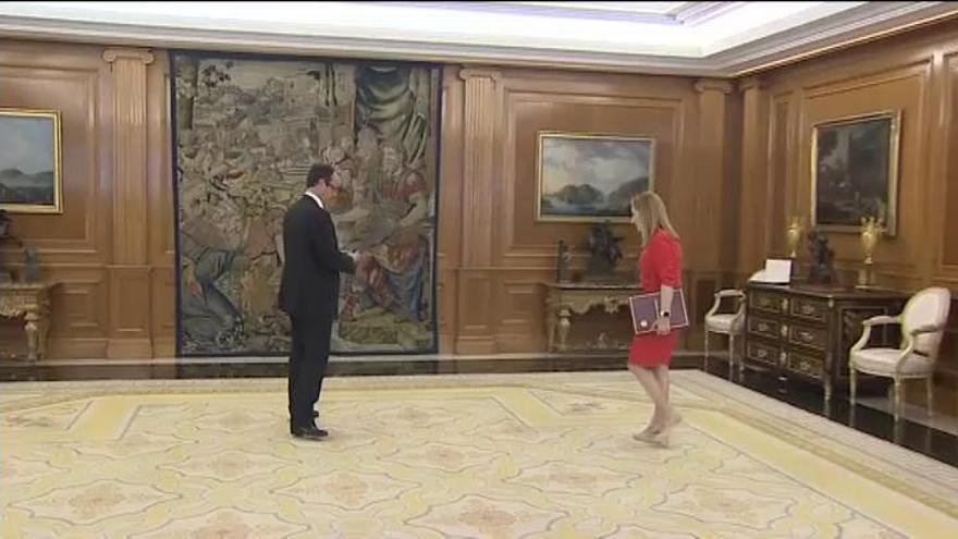 Ana Pastor comunica a Felipe VI la victoria de Pedro Sánchez