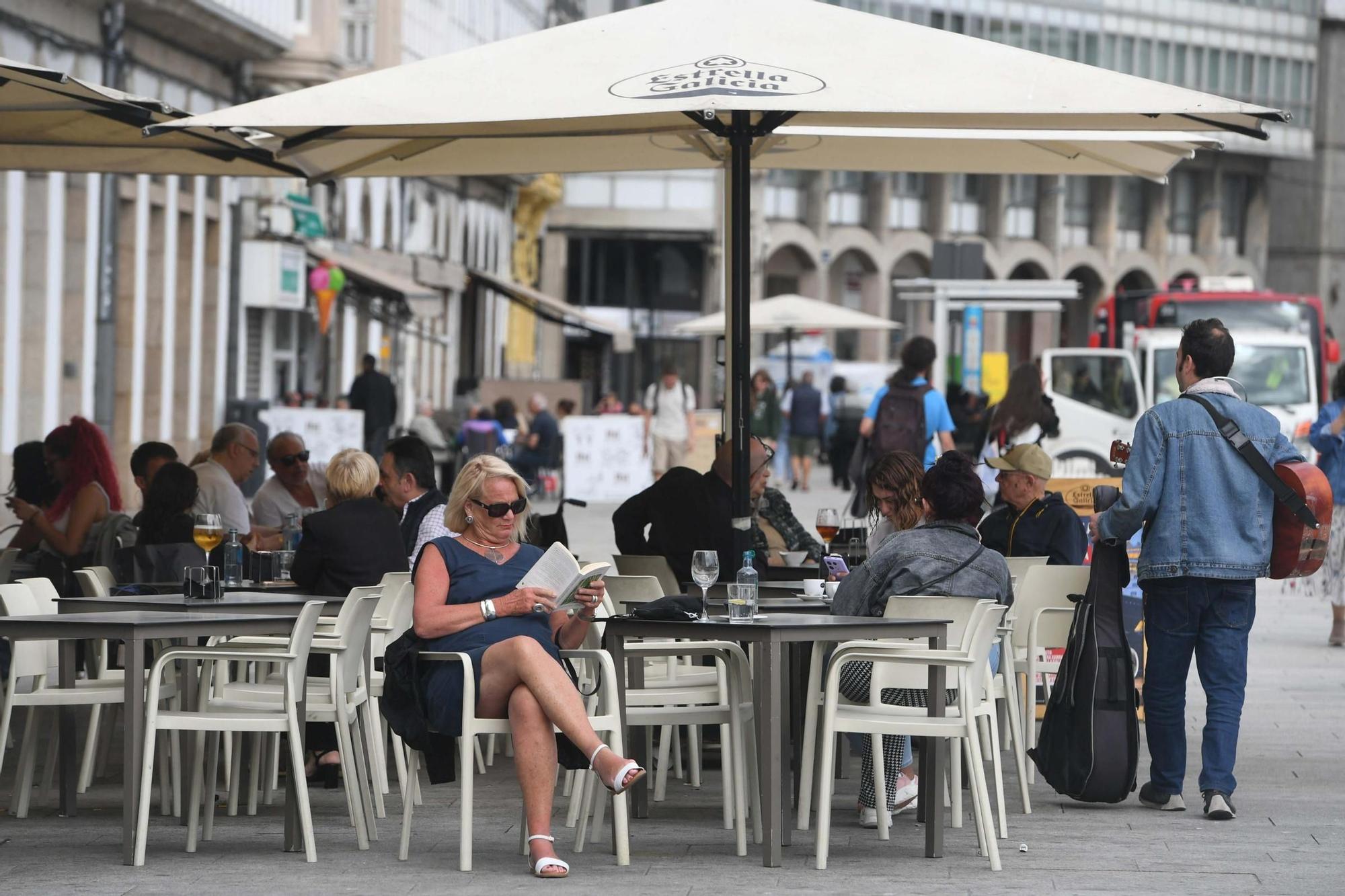 Turistas visitan A Coruña