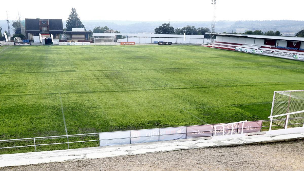 El Estadio Municipal de Barbastro, feudo del conjunto de la capital del Somontano que será reforzado.