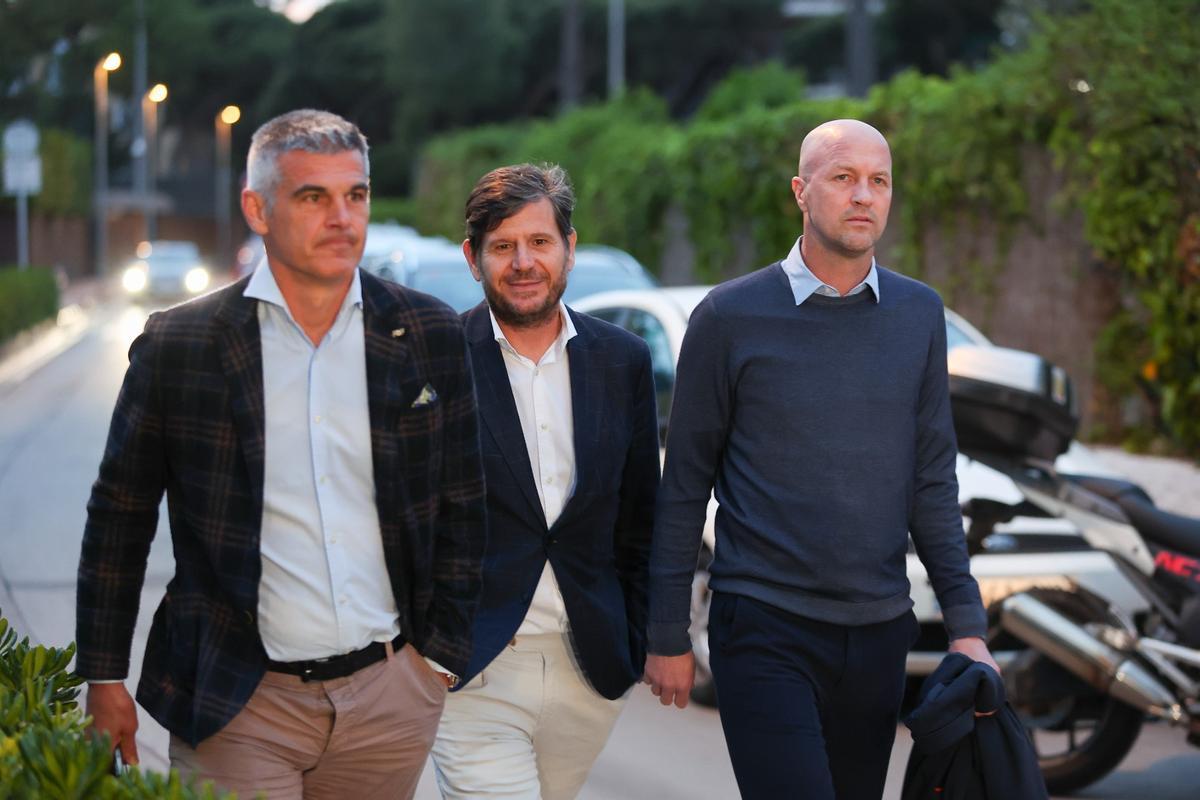 Jordi Masip, con Mateu Alemany y Jordi Cruyff, llegando a la cena de celebración del Barça