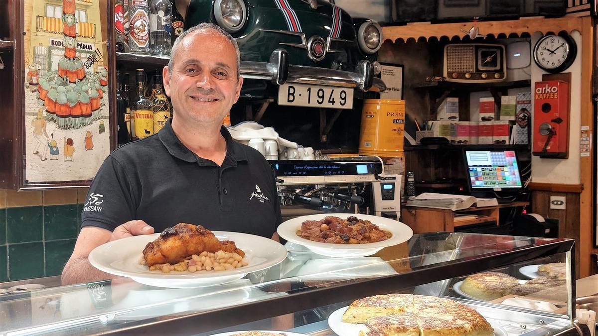 Jordi Ratón, en la barra de Bodega Pàdua.