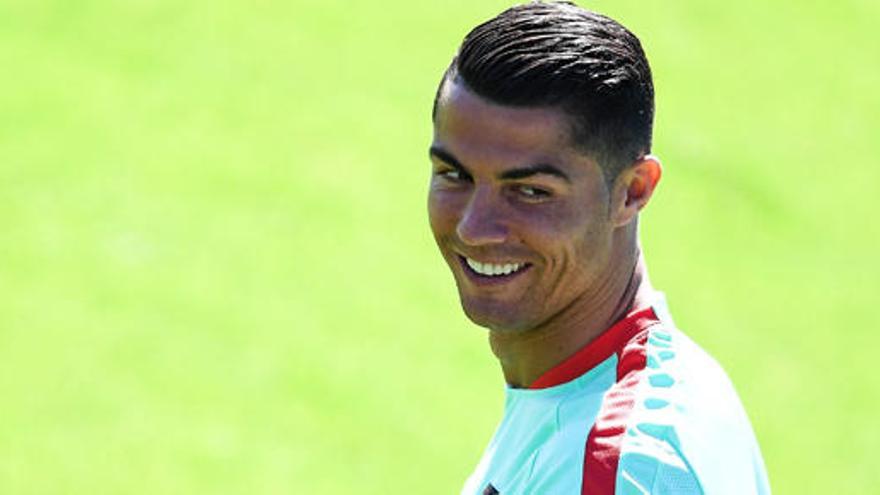 Ronaldo entrenaba hoy con sus compañeros de selección.