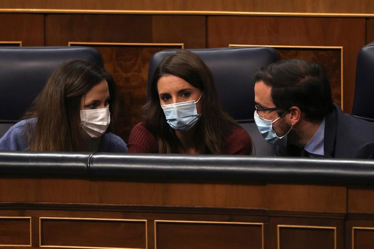 Ione Belarra, Irene Montero y Alberto Garzón, en el Congreso a mediados de diciembre.