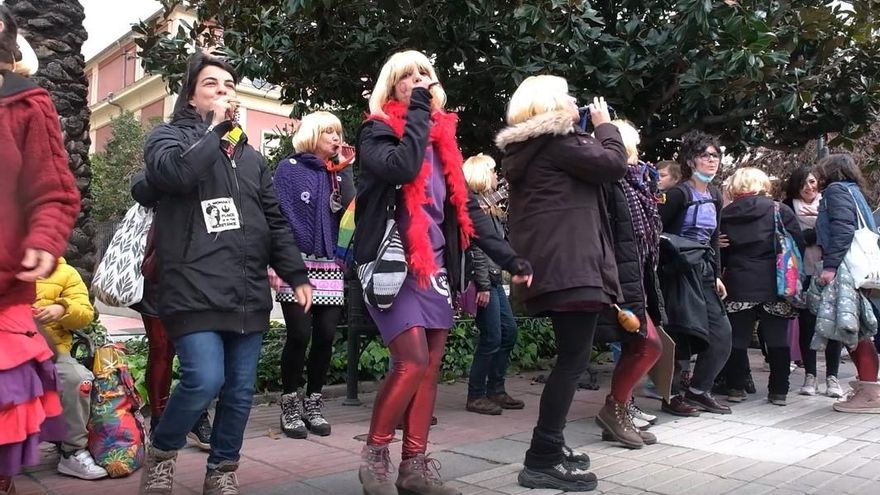 Canto reivindicativo en Badajoz por el Día Internacional de la Mujer