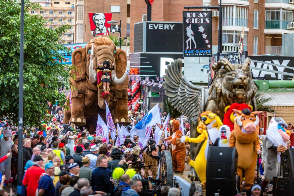 Más de 35.000 personas participan en una gran fiesta de disfraces que se celebra cada año el jueves siguiente a las Fiestas Mayores Patronales