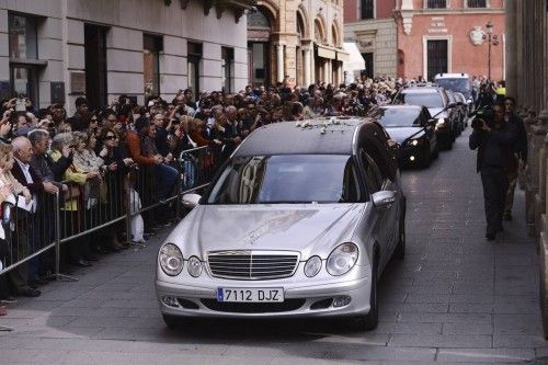 EL FÉRETRO DE LA DUQUESA DE ALBA LLEGA AL AYUNTAMIENTO DE SEVILLA