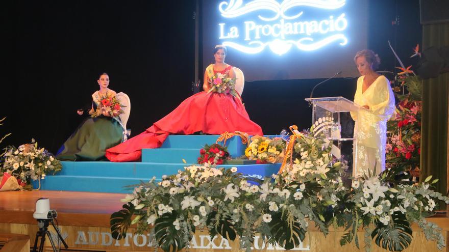 La mantenedora, Elia Tomás Peyó, durante su intervención en el acto de proclamación de la reina.