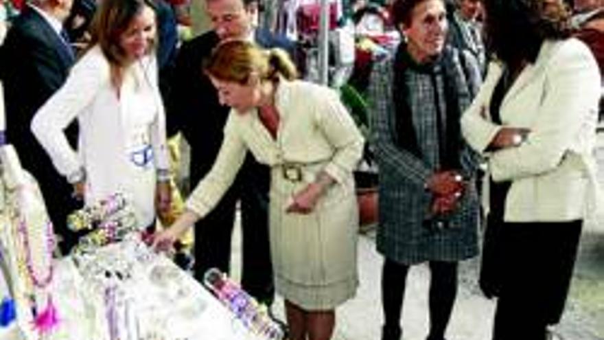 Diseño, antigüedades y moda en el rastrillo de Rotary contra la polio