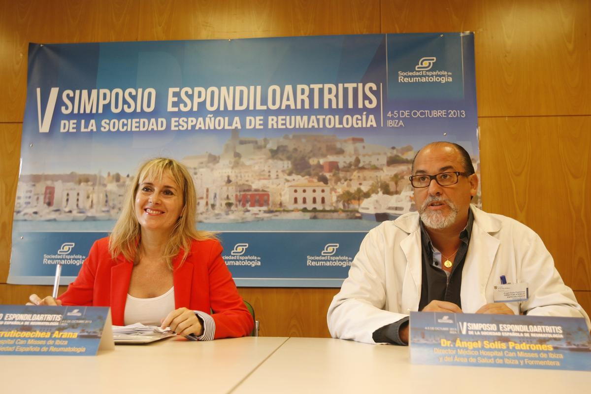 La reumatóloga, en 2013, en la presentación de un simposio en Ibiza de la Sociedad Española de Reumatología