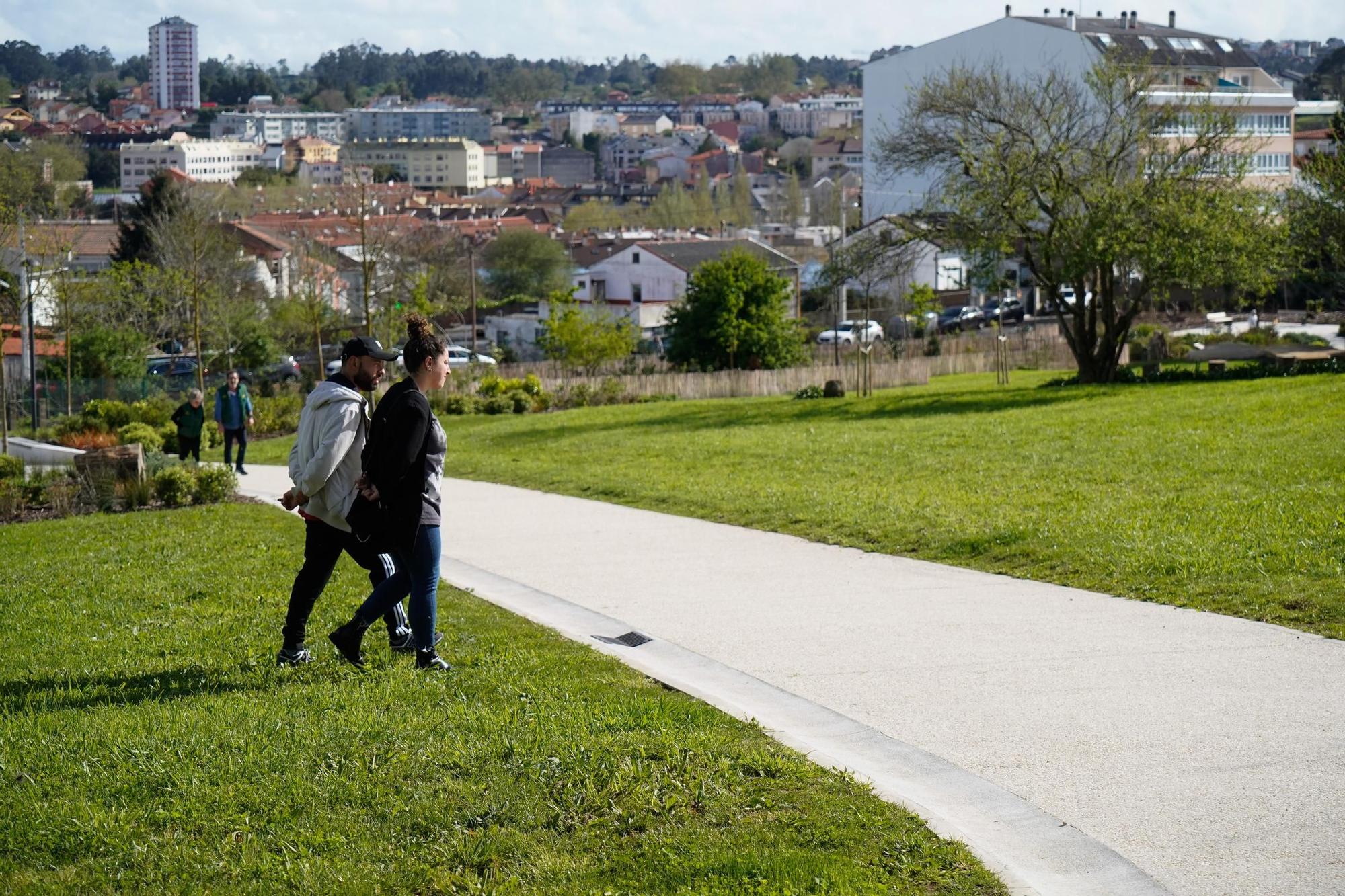 Inauguración en Santa Cruz del parque Rosalía Mera, donado por Sandra Ortega