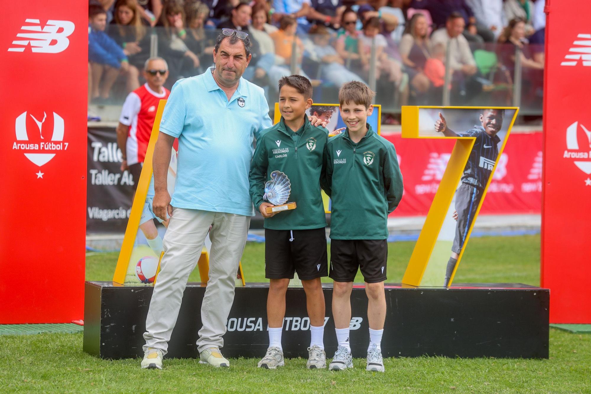 El Porto se lleva el primer título de Arousa Fútbol 7 a Portugal