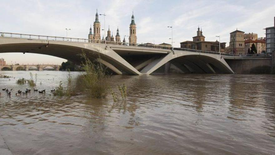 Desactivada la alerta de Protección Civil por la crecida del Ebro en Zaragoza