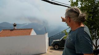 El incendio de Sierra Bermeja se mueve al norte y obliga a evacuar seis municipios