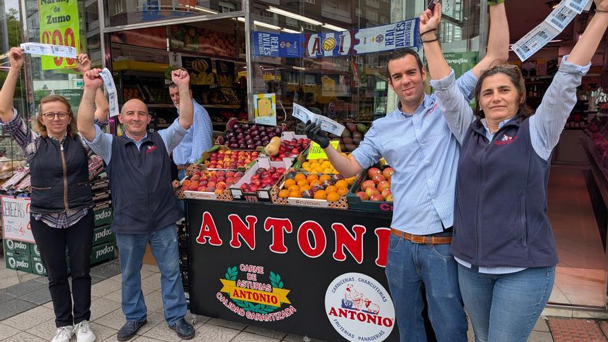 Los comerciantes avilesinos se vuelcan con el ascenso: &quot;No hay que relajarse; este año hay que conseguirlo&quot;