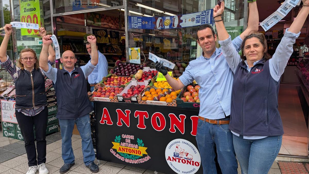 Ana Díez, César Manuel Suárez, Iván González y Patricia Martínez, en Carnicería Antonio