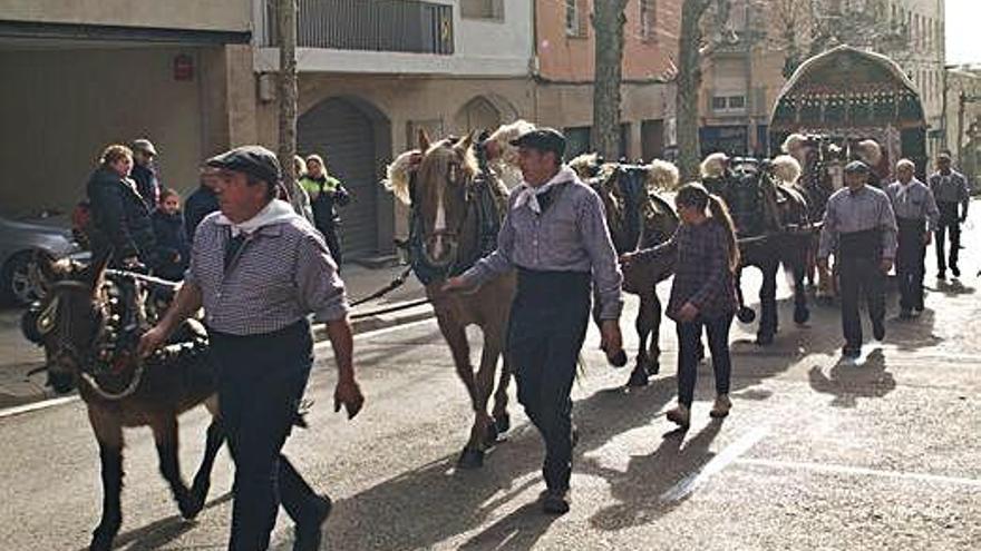 Moià celebra els Tres Tombs amb una allau de participants als carrers