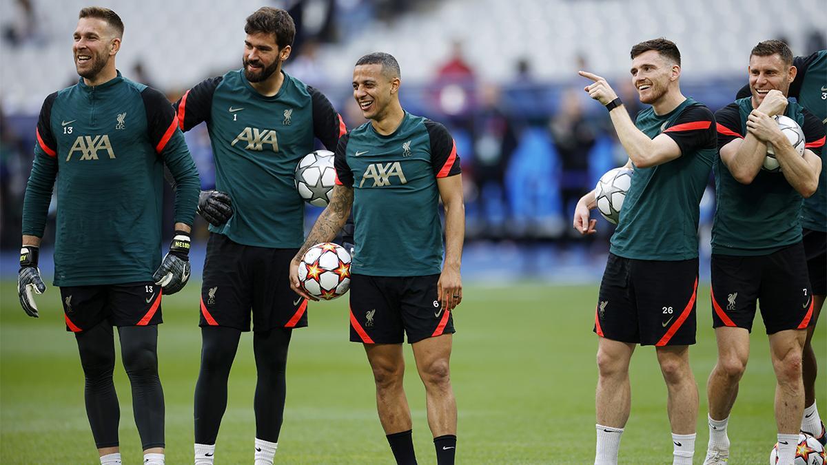 Buen ambiente en el entrenamiento del Liverpool antes de la final de la Champions ante el Madrid en París