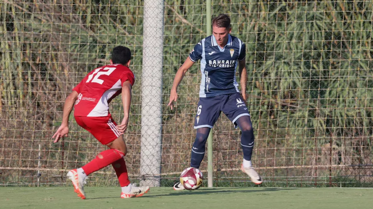 La reiterada ausencia de Calderón y el regreso de Álex Sala marcaron el encuentro del Córdoba CF en Oliva