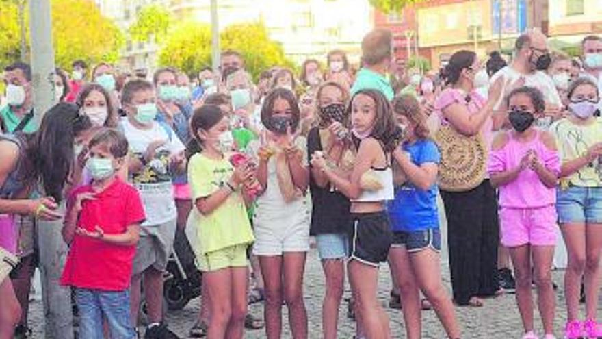 El pueblo de O Grove mostró todo su cariño a Portela. |  // NOÉ PARGA