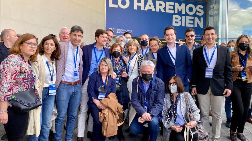 Parte de la delegación aragonesa del PP en Sevilla.