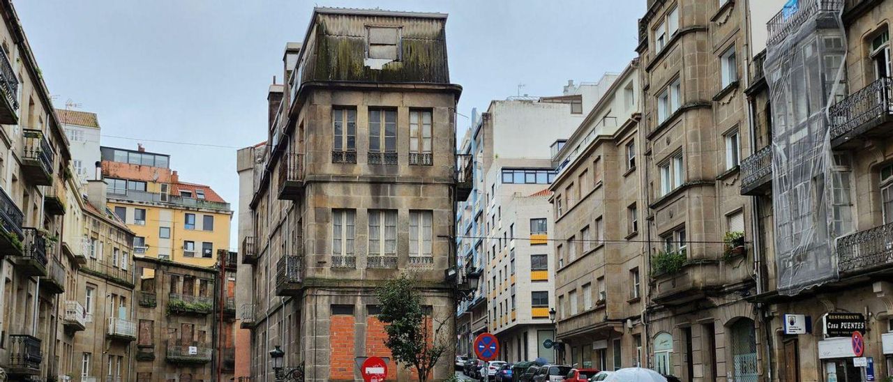 Edificio de la calle Progreso, con fachada también hacia López de Neira, que será reformado.