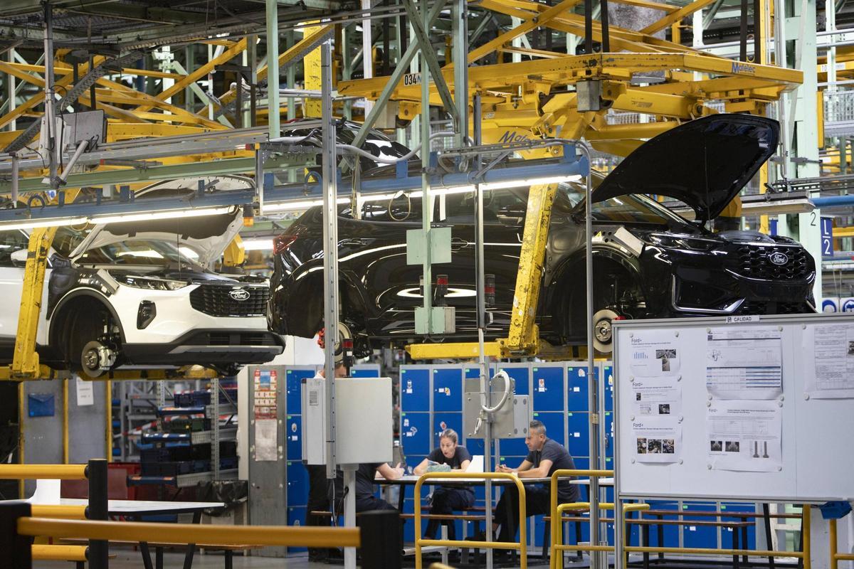 Cadena de montaje de la factoría de Ford en Almussafes.