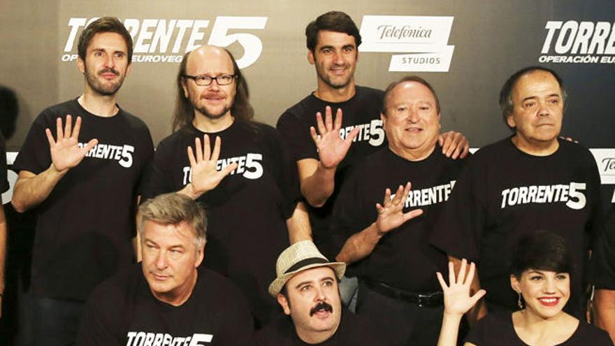 Fernando Esteso con sus compañeros de &#039;Torrente 5&#039;.