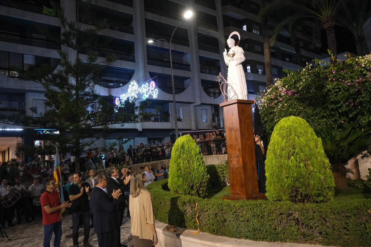 Así ha sido la inaguración y bendición de la nueva escultura de San Francisco de Asís en Crevillent