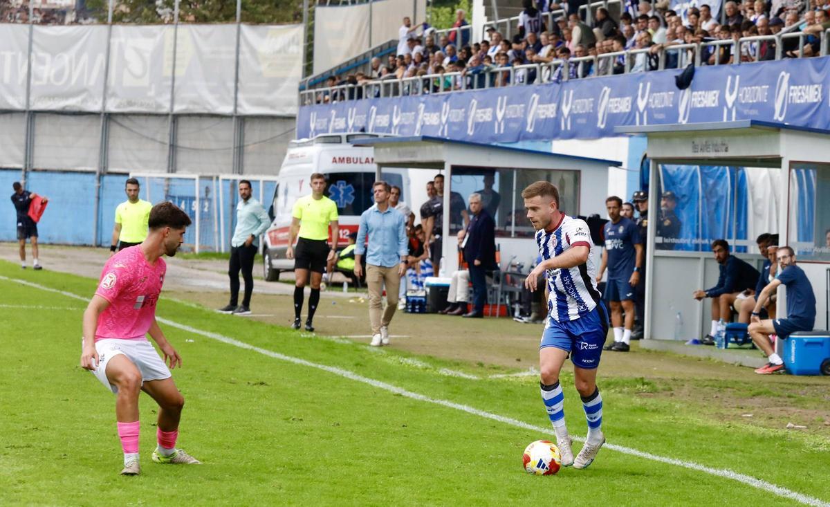 Cayarga, durante el partido de la primera vuelta entre el Avilés y el Talavera