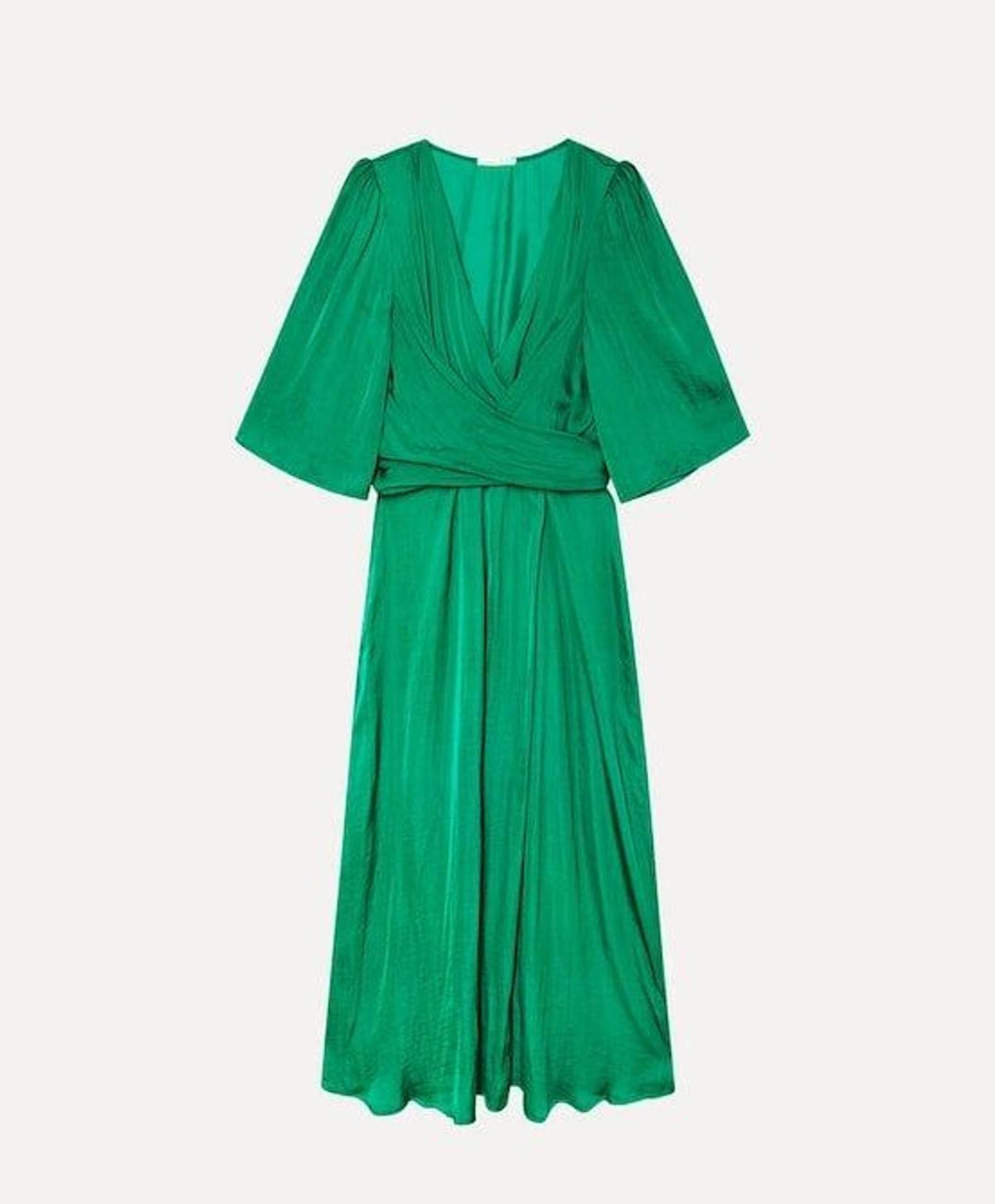 Vestido verde satinado de Oysho. (Precio: 35, 99 euros)