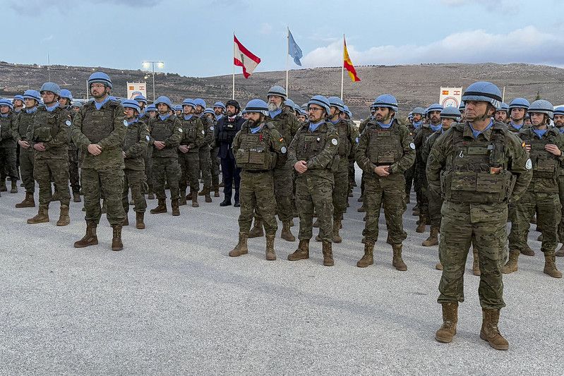 La ministra Robles visita a los soldados de la Brigada X en Líbano