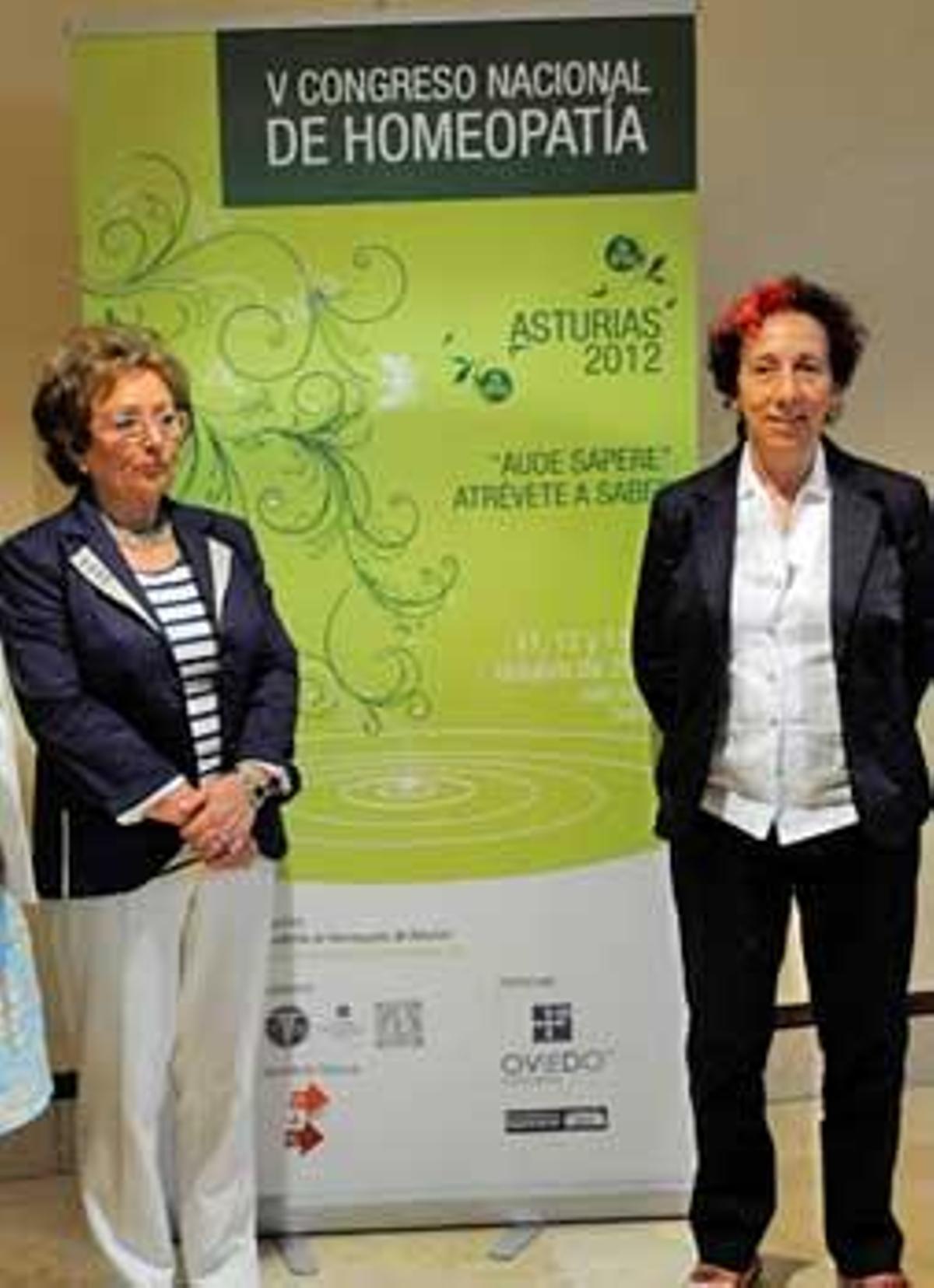 Trinidad Ordiz, a la izquierda, e Inmaculada González-Carbajal.