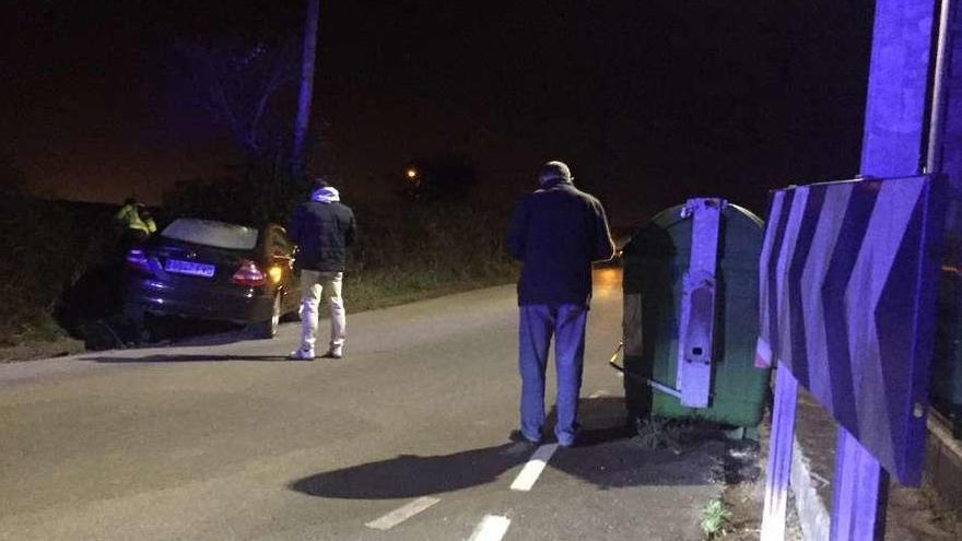 Familiares e investigadores, en el lugar del accidente mortal de Pedro Antonio Pérez.