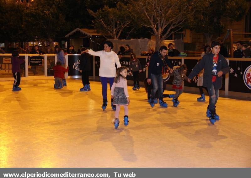 GALERÍA DE FOTOS -- Diversión sin límite en la pista de hielo ecológica