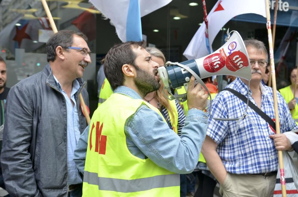 Los sindicatos cifran en un 70% el seguimiento de la huelga para denunciar las condiciones precarias de los 8.000 teleoperadores de Galicia