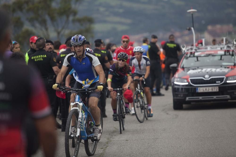 Ambientazo ciclista en el Naranco