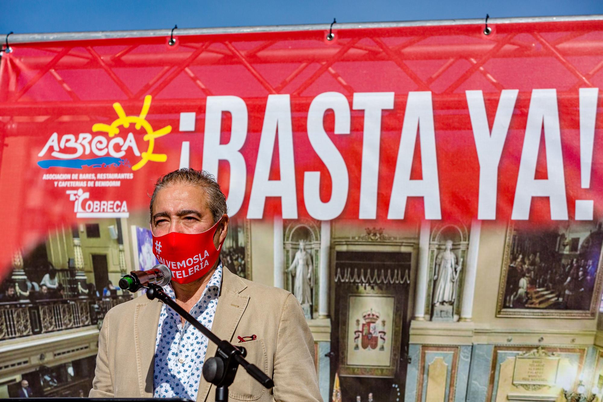 Hosteleros y comerciantes protestan en Benidorm contra las medidas del Gobierno