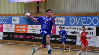 Tomás Pérez continuará en el Confía Base Oviedo en el regreso a Plata