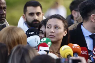 La defensa de Errejón acusa a Mouliaá de no entregar documentos y obstaculizar el juicio
