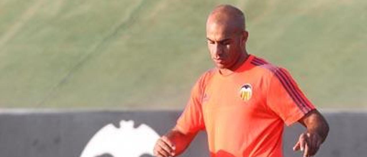 Abdennour, que llegó para cubrir la baja de Otamendi, en un entrenamiento.