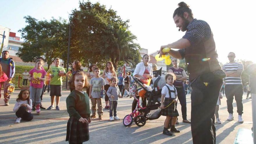 Actividades infantiles en la plaza de los Maestros.