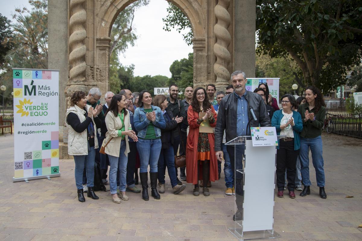 Acto de presentación de Más Región-Equo en el jardín del Malecón