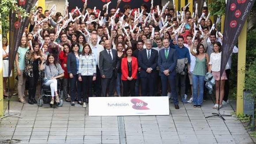 Los 175 becarios de la Fundación EDP reciben sus diplomas en Oviedo