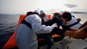 Rescate de inmigrantes en el mar Egeo.