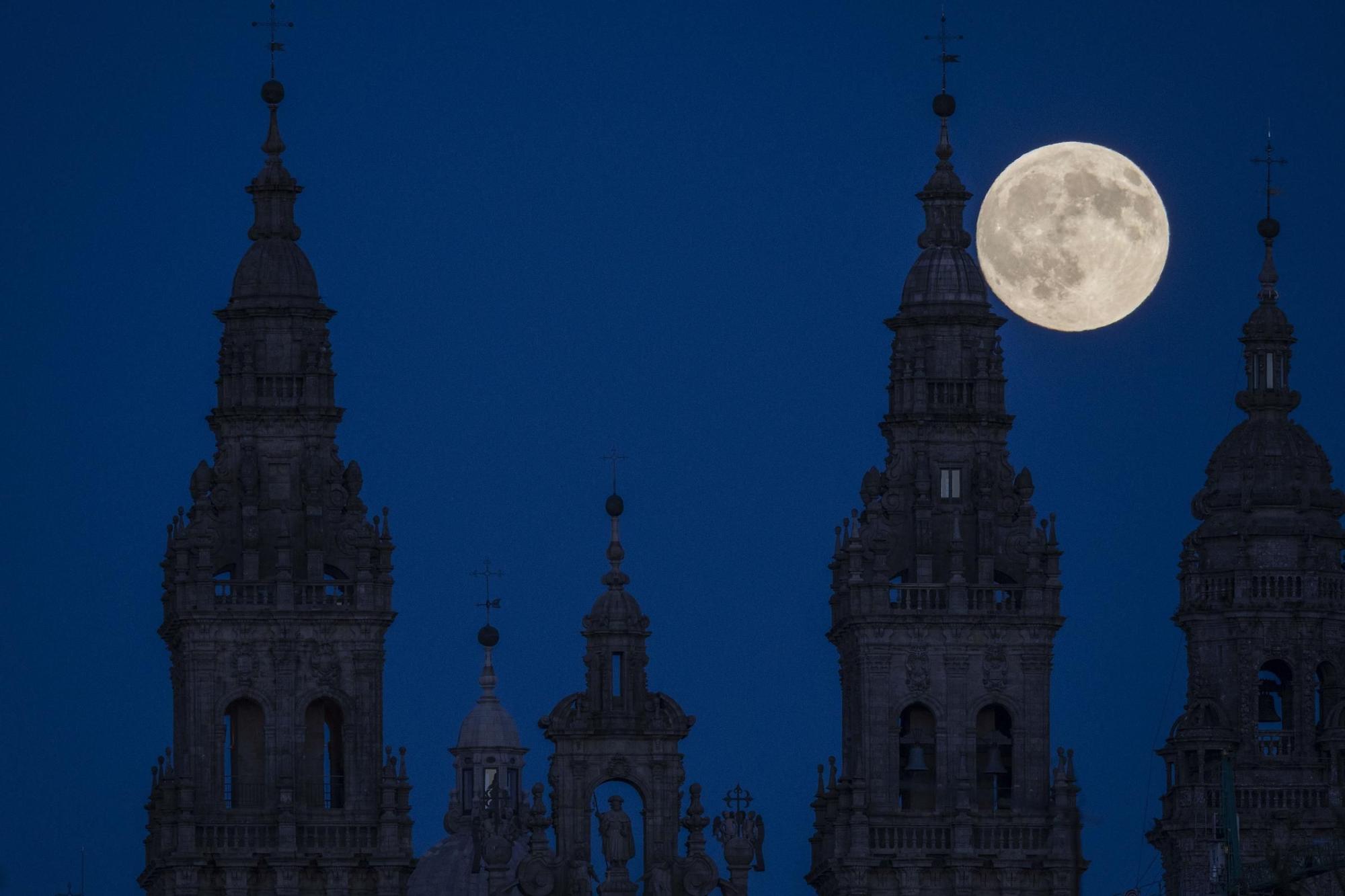Así se vio la rutilante superluna del cazador