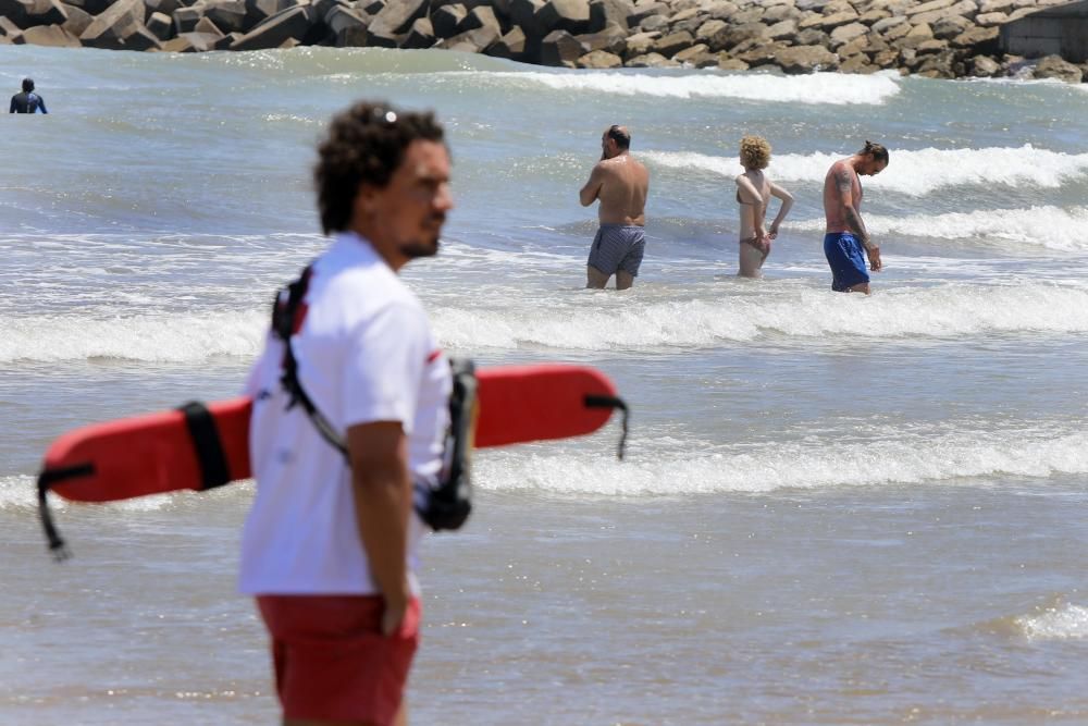 València cierra al baño las playas de la Malva-rosa y el Cabanyal