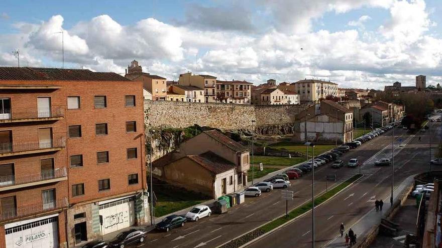 Tramo de la avenida de la Feria que el Ayuntamiento liberará de manera inminente.