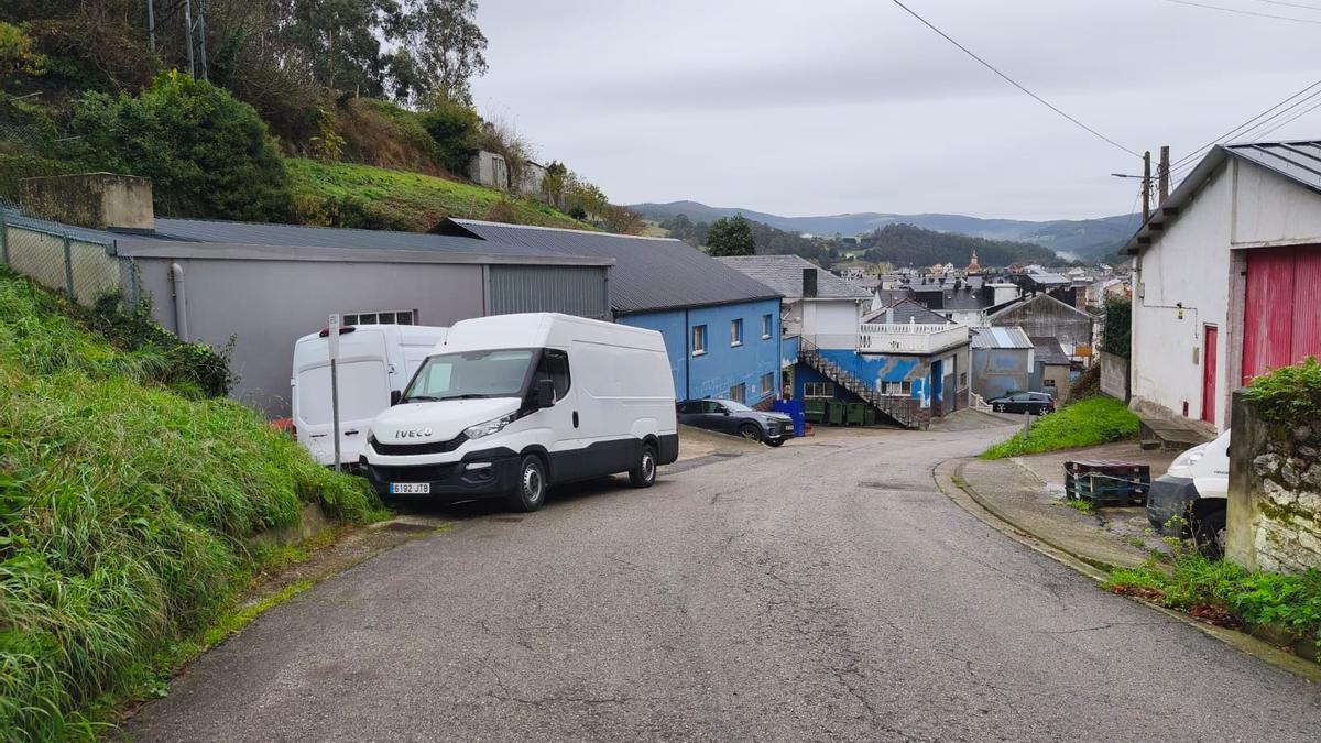 Una imagen del vial que une Miou con la capital veigueña.