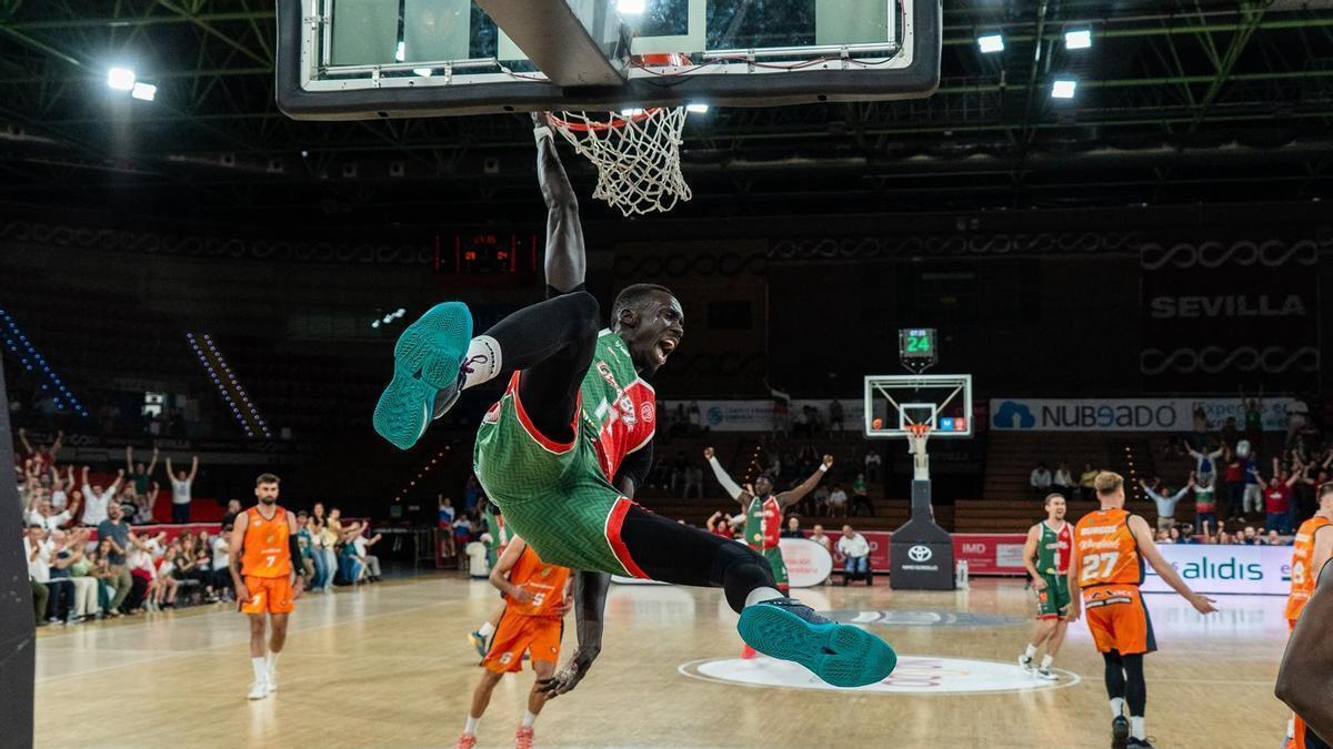 Lamin Dibba durant aquesta temporada amb el Caja 87 Sevilla