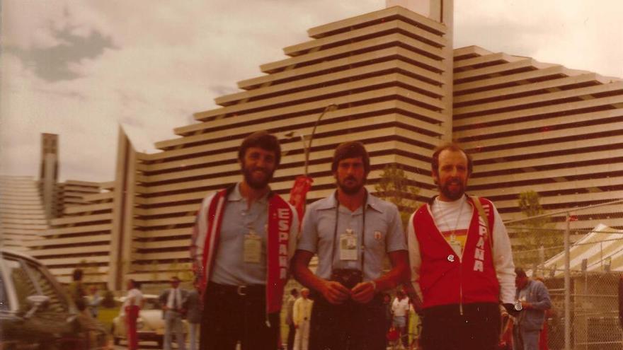 Por la izquierda, Herminio Menéndez,  Moncho Palmeiro y Amando Prendes.